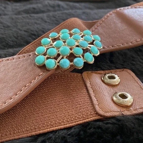 Brooch embellished stretch belt - Picture 3 of 3